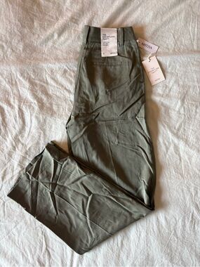 NWT Aritiza Effortless Pant Peachy Twill Sage Green - size 0